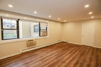 9016 Lamon Ave, Unit 2 in Skokie, IL - Foto de edificio - Building Photo