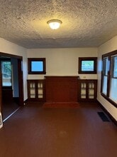 889 Fess Ave in Akron, OH - Foto de edificio - Building Photo