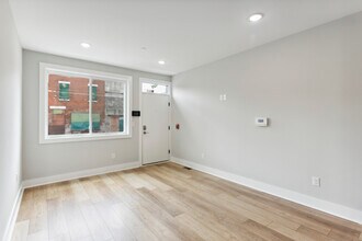 1911 E Huntingdon St, Unit 2 in Philadelphia, PA - Building Photo - Building Photo