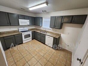 2750 Sunset Strip Dr in Glenn Heights, TX - Foto de edificio - Building Photo