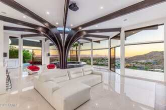 4002 E Lamar Rd in Paradise Valley, AZ - Building Photo - Building Photo