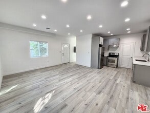 11618 Balboa Blvd in San Fernando, CA - Building Photo - Building Photo