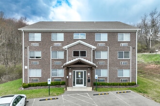 Hampshire Estates Apartments and Self Storage in Gibsonia, PA - Building Photo - Building Photo