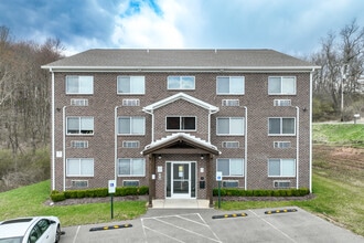 Hampshire Estates Apartments and Self Storage in Gibsonia, PA - Foto de edificio - Building Photo