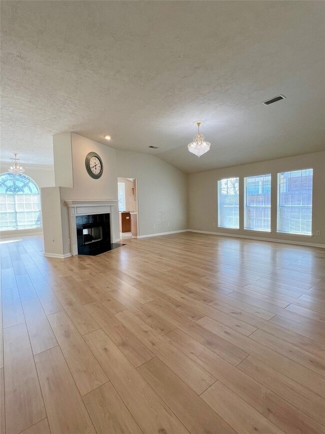 property at 1903 Parkview Ln
