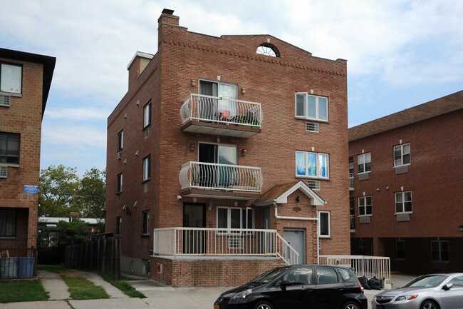 36-33 169th St in Flushing, NY - Foto de edificio - Building Photo