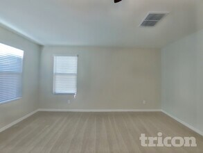 8023 W Albeniz Pl in Phoenix, AZ - Building Photo - Building Photo