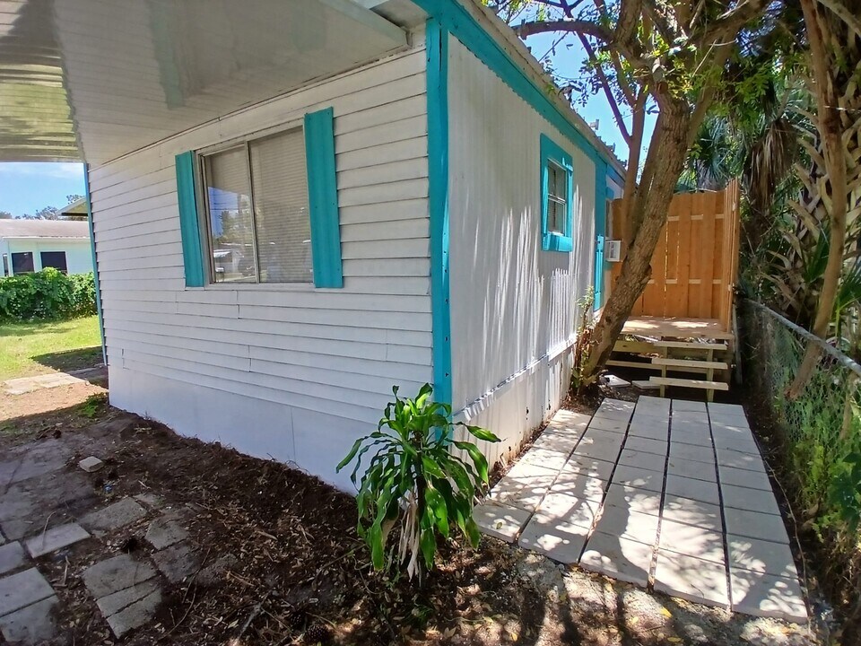 5306 Landis Ave, Unit A in Port Orange, FL - Foto de edificio