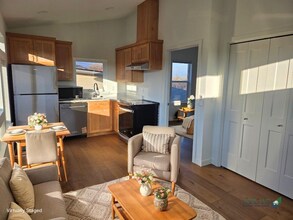 1285 Hagen Wy in Ashland, OR - Building Photo - Building Photo