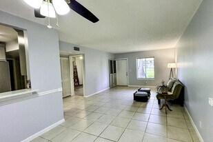 6299 Chasewood Dr, Unit D in Jupiter, FL - Building Photo