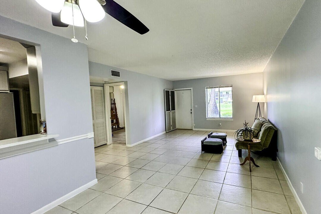 6299 Chasewood Dr, Unit D in Jupiter, FL - Building Photo