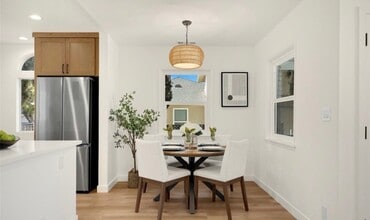 15788 Cobalt St in Los Angeles, CA - Foto de edificio - Building Photo
