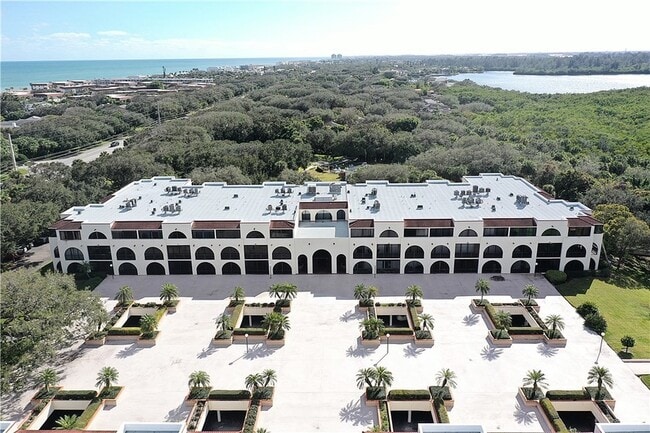 5601 Jimmy Buffett Mem Hwy, Unit 305S in Indian River Shores, FL - Foto de edificio - Building Photo