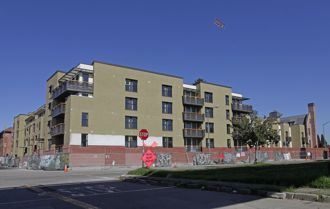 Terraza Palmera at St. Joseph's in Oakland, CA - Building Photo