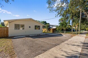 5814 Buchanan St in Hollywood, FL - Building Photo
