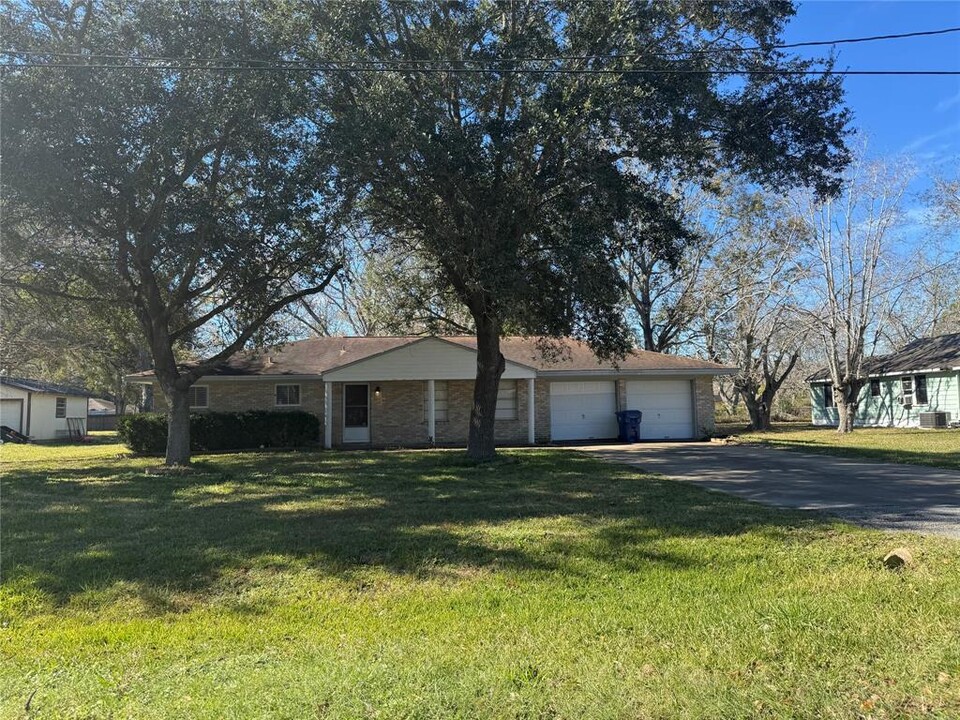 509 Tarpey Rd in Texas City, TX - Building Photo