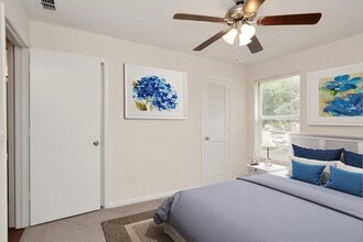 Aqua Bay in Naples, FL - Building Photo - Building Photo