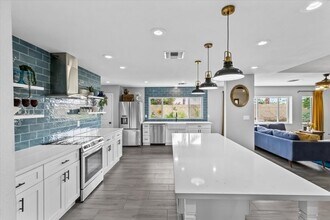 2366 E Becker Ln in Phoenix, AZ - Building Photo - Building Photo