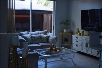 11344 NW 73rd Terrace in Doral, FL - Building Photo - Building Photo