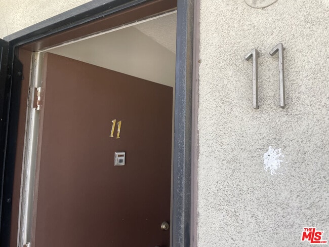 1148 N Commonwealth Ave in Los Angeles, CA - Building Photo - Building Photo