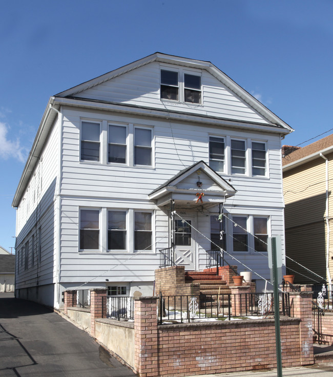 1006 Monroe Ave in Elizabeth, NJ - Building Photo - Building Photo