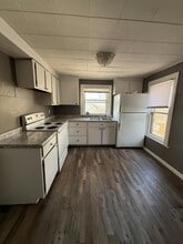 811 Larned St in Lansing, MI - Building Photo - Building Photo