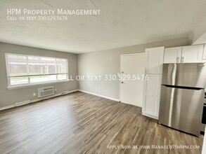 21955 Miles Rd-Unit -C5 in Cleveland, OH - Building Photo - Building Photo