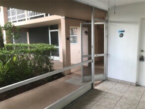 501 Blue Heron Dr in Hallandale Beach, FL - Building Photo - Building Photo