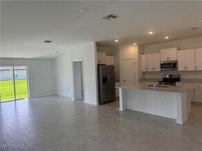 17616 Paradiso Wy in North Fort Myers, FL - Building Photo - Building Photo