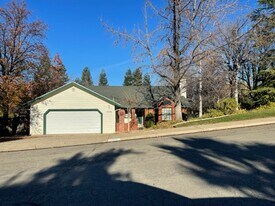 3706 Mt Ashland Ave in Redding, CA - Building Photo
