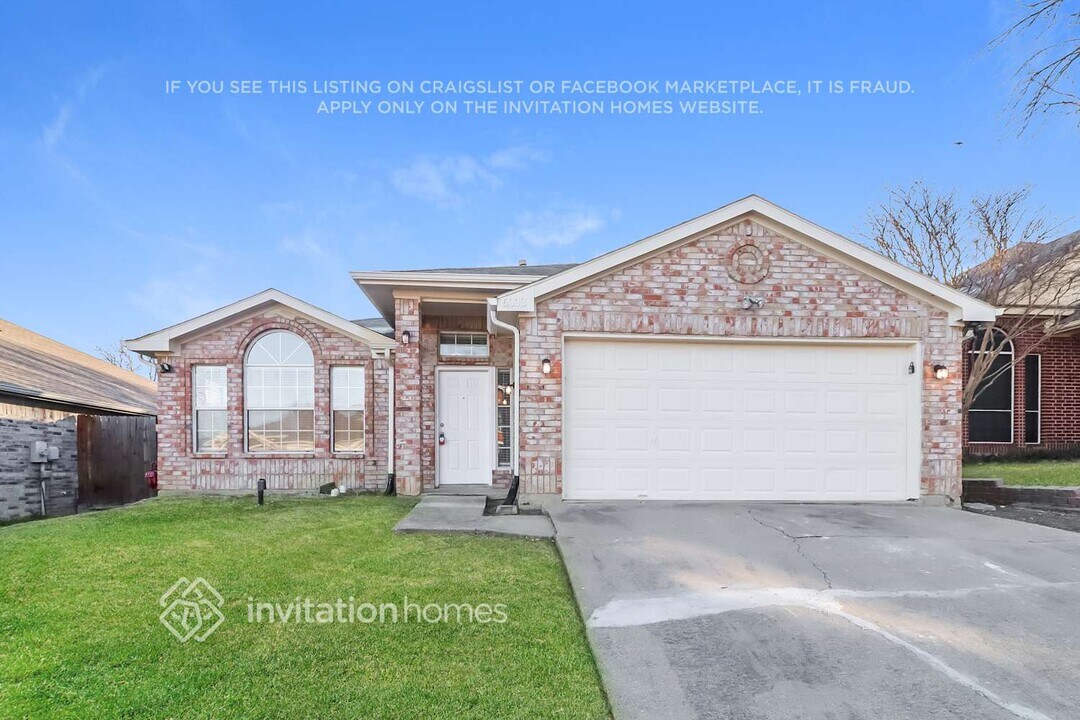 6003 Team in Arlington, TX - Building Photo