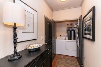 Westmount at Ashwood in Atlanta, GA - Foto de edificio - Building Photo