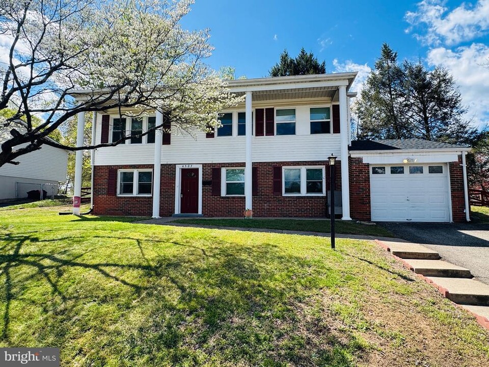 4507 Dale Blvd in Woodbridge, VA - Building Photo