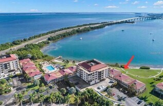 6361 Bahia Del Mar Blvd S in St. Petersburg, FL - Building Photo