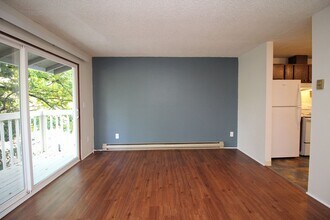 5704 SW Beaverton Hillsdale Hwy in Portland, OR - Building Photo - Building Photo