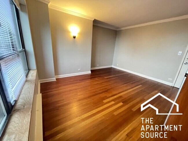 property at 700 W Bittersweet Pl