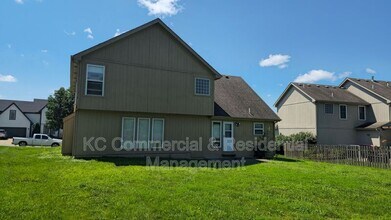 8132 NE 97th St in Kansas City, MO - Building Photo - Building Photo