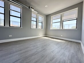 1665 E 79th St in Chicago, IL - Building Photo - Interior Photo