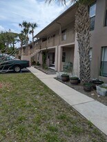 555 Aster Ct, Unit # 4 in Merritt Island, FL - Building Photo