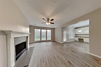 3822 Pin Oak Dr S in Pearland, TX - Foto de edificio - Building Photo