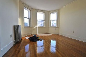 62 Queensberry St-Unit -302 in Boston, MA - Building Photo - Building Photo
