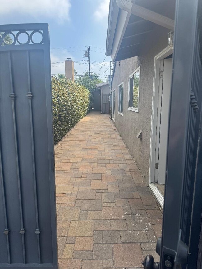 10166 Petit Ave in North Hills, CA - Building Photo - Building Photo