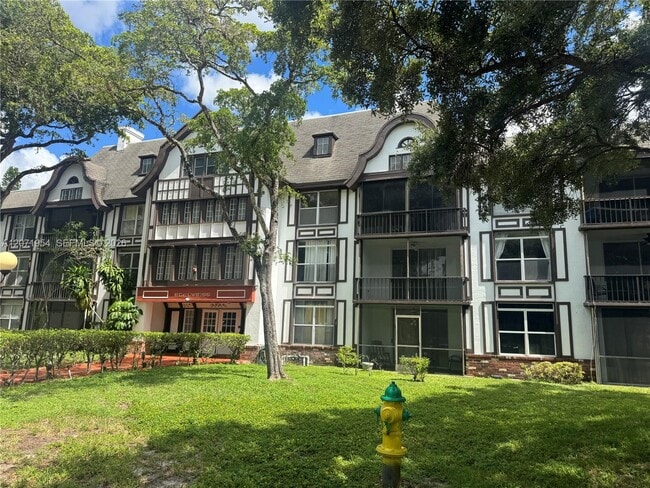 property at 3740 Inverrary Dr