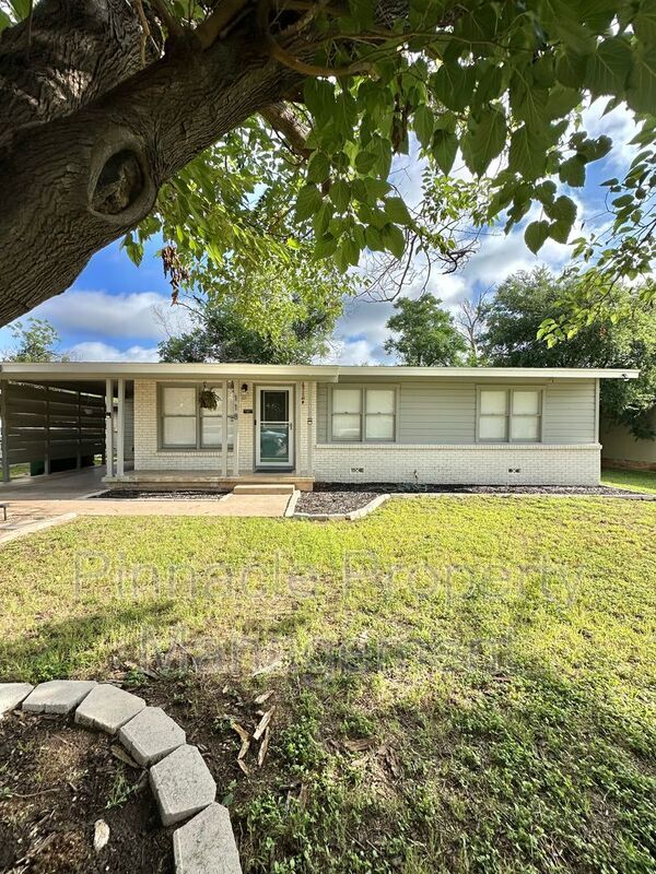 property at 118 Hobbs St