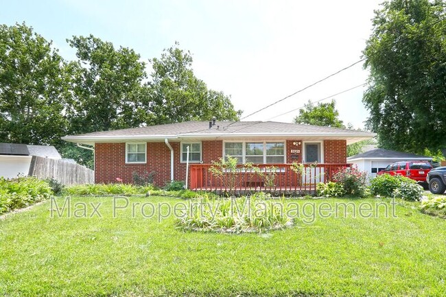 3221 Villa Vista Dr in Des Moines, IA - Foto de edificio - Building Photo