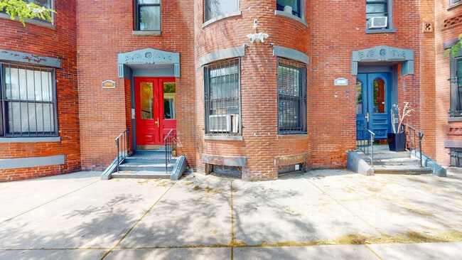 88 Hammond St, Unit 8