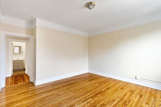 271 Williams Ave in Hasbrouck Heights, NJ - Foto de edificio - Building Photo