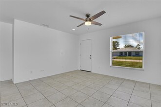 2414 55th Terrace SW in Naples, FL - Foto de edificio - Building Photo