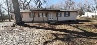 156 Bailey St in Searcy, AR - Building Photo