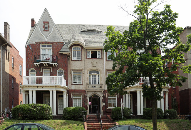 1120 W Grace St in Richmond, VA - Foto de edificio - Building Photo